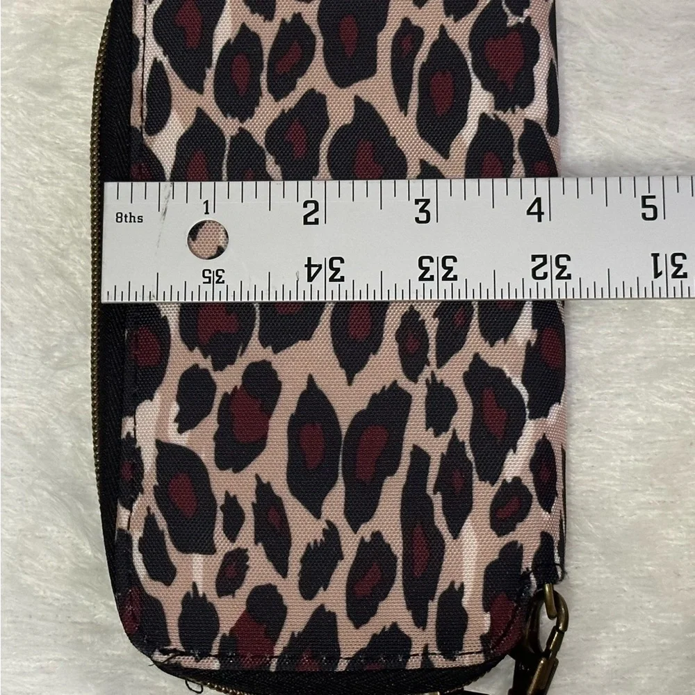 Travelon Leopard Print Wristlet ✈️